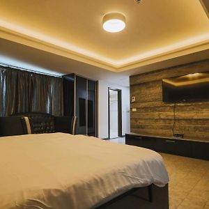 Mr.I Boutique Hotel & Bar